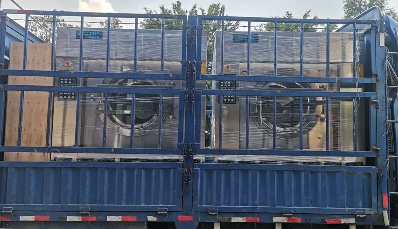 
		客户采购的2台100公斤洗衣机装车发货
		